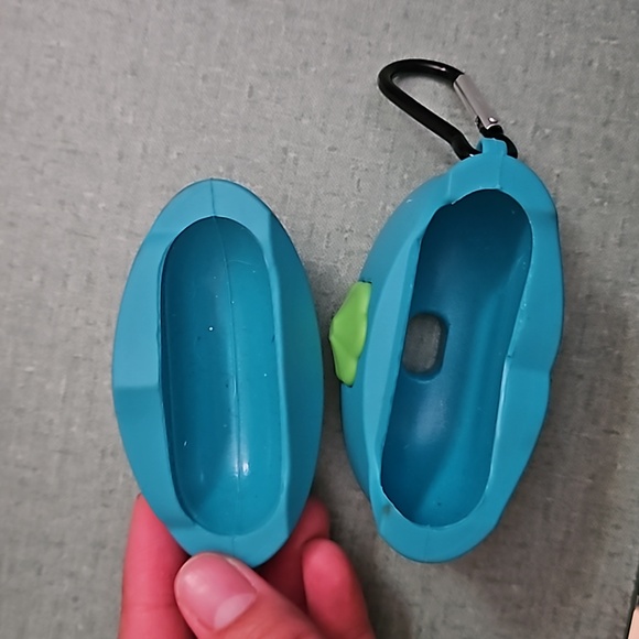 Apple airpod pro bulbasaur pokemon case with hook - Picture 3 of 3